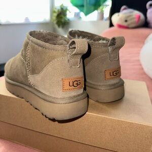 Classic Ultra Mini UGGS, size 6 in women